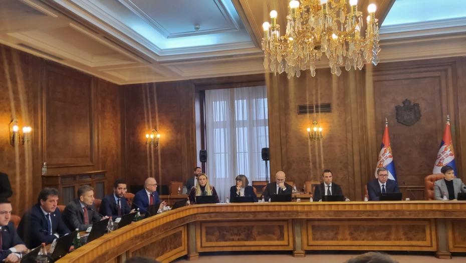 GLAVNA TEMA PITANJE KOSOVA U toku sjednica Vlade Srbije, prisustvuje Vučić