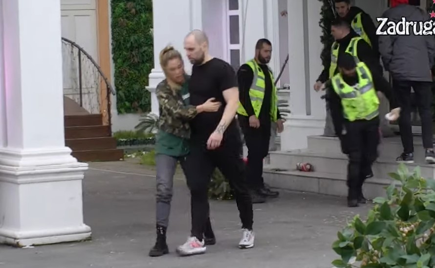 PALO POMIRENJE? Ana Zvezdanu pala u naručje: "Zagrli me" (VIDEO)