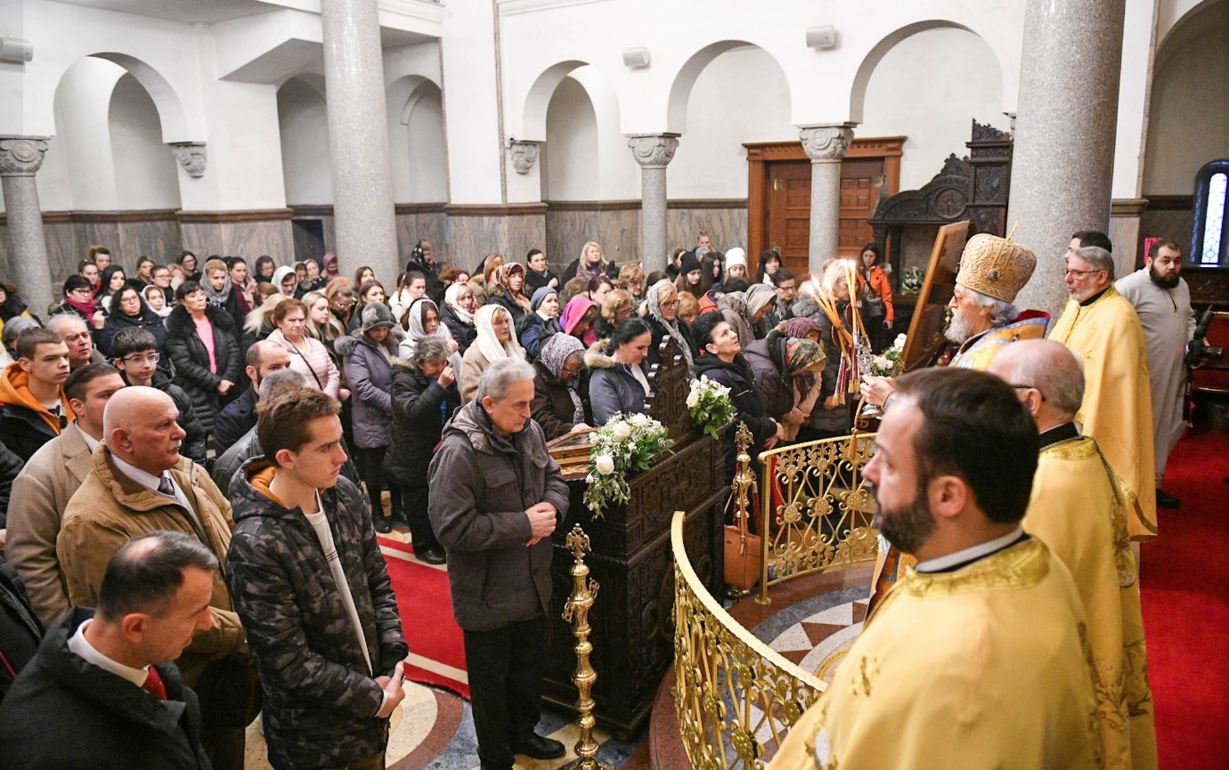 U PODNE SPUŠTANJE ČASNOG KRSTA U VODU Započelo obilježavanje Bogojavljenja (FOTO)