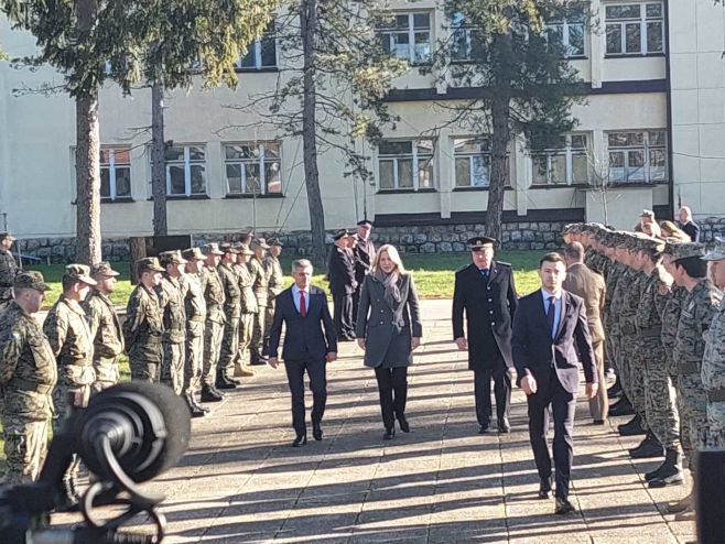 Prijem povodom Božića u kasarni "Kozara" (FOTO)