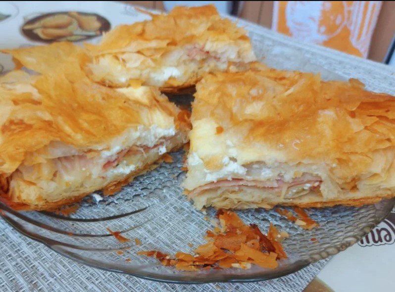 BOLJI OD KUPOVNOG! Najukusniji burek sa šunkom i sirom (VIDEO)