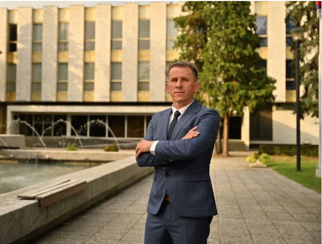 DUBRAVAC: SARAJEVSKA DEKLARACIJA O OSUDI TRI PRSTA - NEPROMIŠLJEN I NERAZUMAN ČIN "To je izrazito drzak i do sada nezabilježen primjer političkog totalitarizma"
