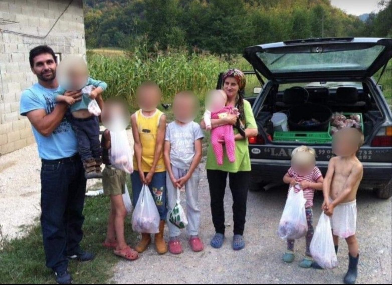 TUŽNA SLIKA! Bez majke ostalo 10 mališana, o njima se brine otac, pomažu dobri ljudi