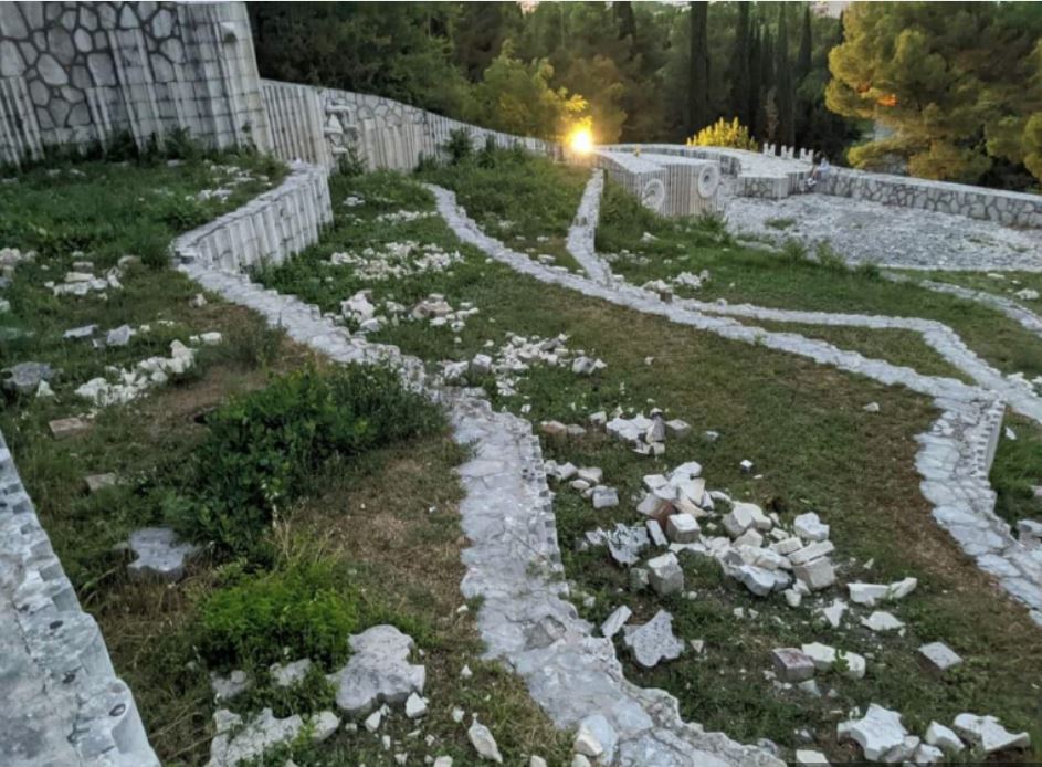 Partizansko spomen-groblje u Mostaru među 11 NAJUGROŽENIJIH lokaliteta kulturne baštine u Europi