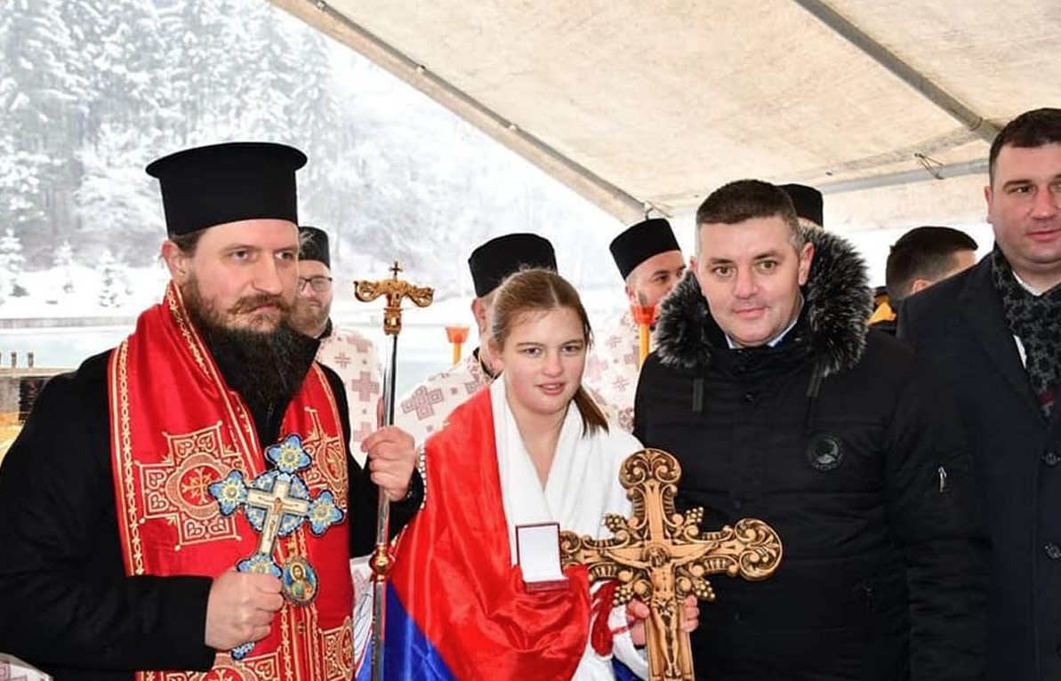 BRAVO, DJEVOJČICE! Kristina Bilić prva doplivala do časnog krsta u Mrkonjić Gradu (FOTO)