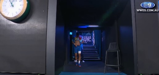 NESVAKIDAŠNJA SCENA Novak hitno morao da izađe s terena (VIDEO)