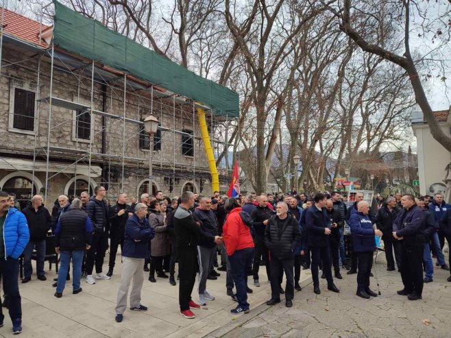MIRNI PROTESTI U TREBINJU: Aleksić, Lečić i Sladojević nepravedno osuđeni