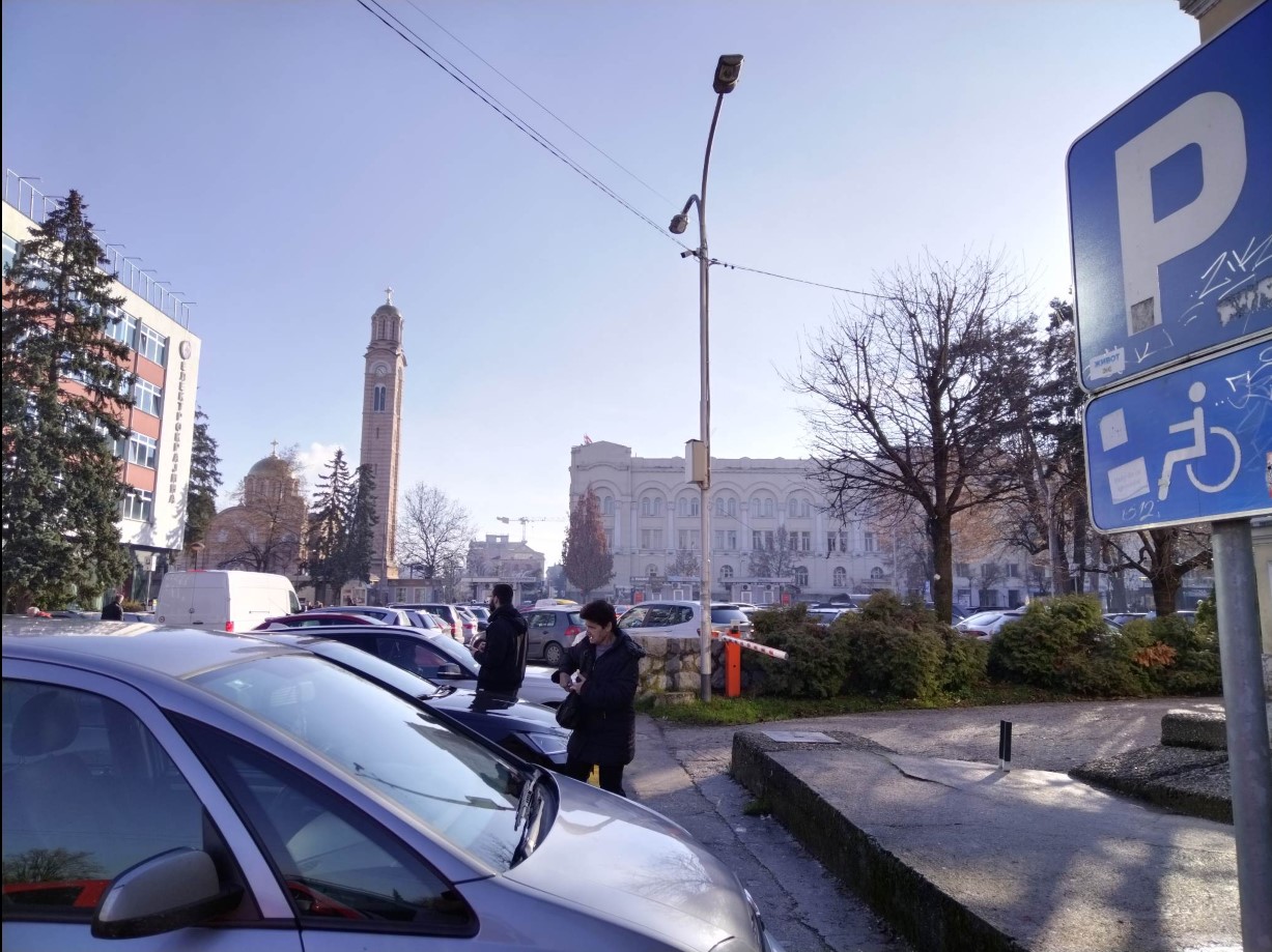 TIJESNE PARKINGE GRAD BI DA RIJEŠI PREKO DŽEPA GRAĐANA Najavljeno moguće poskupljenje karte za parkiranje