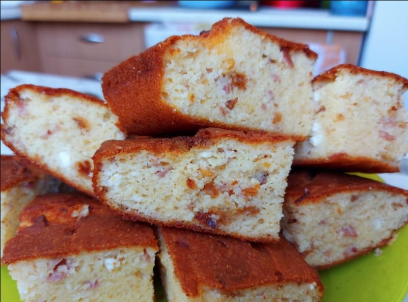 RECEPT DANA Proja sa šunkom i čvarcima, savršena za doručak ili užinu