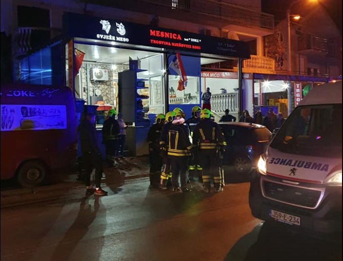 DETALJI NESREĆE U NASELJU SARAČICA Automobil pokosio dvoje maloljetnika, povrijeđene još dvije osobe (FOTO)