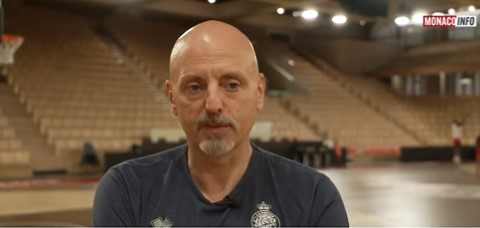 SAŠA OBRADOVIĆ OTVORIO DUŠU Evo zašto je kleknuo i poljubio grb Zvezde (VIDEO)