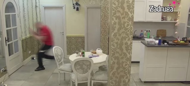 KRŠ I LOM U ZADRUZI! Zvezdan popucao po svim šavovima, pa rukama gurnuo staklo kako bi zaplašio Anu! (VIDEO)