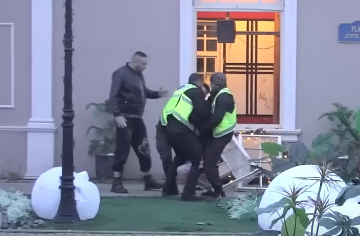 ŠOKANTNI PRIZORI U ZADRUZI Maji pao mrak na oči, pa razbila prozor glavom (VIDEO)