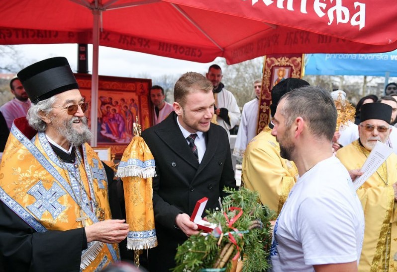 TRADICIJA JAČA OD HLADNOĆE I KIŠE Gradonačelnik poslao jaku poruku nakon današnjeg obilježavanja Bogojavljenja: "Dok je god čvrste vjere..." (FOTO)