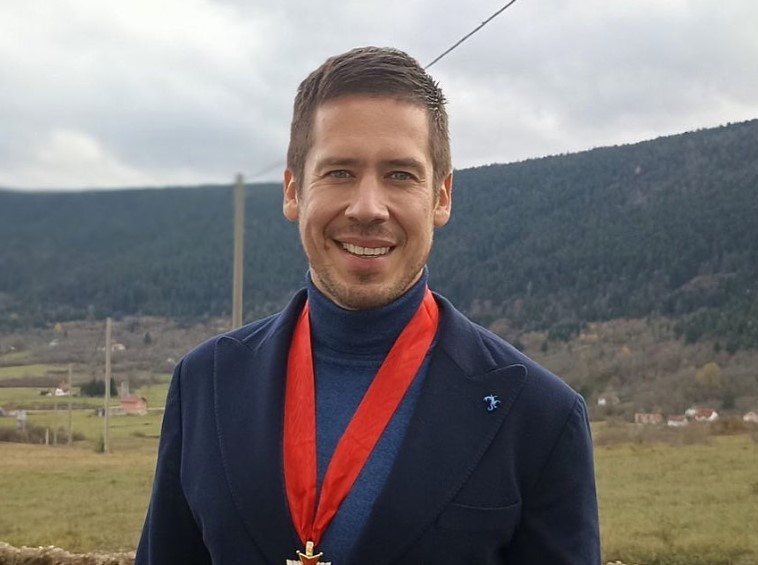 NIKOLA ROKVIĆ RAZNJEŽIO SVE FOTOGRAFIJOM Pjevač podijelio uspomenu iz djetinjstva sa bratom (FOTO)