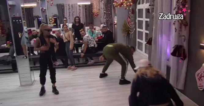 TOTALNI KARAMBOL! Jelena i Miljan u žestokom okršaju! Leti perje na sve strane, zadrugari hitno reagovali! (VIDEO)