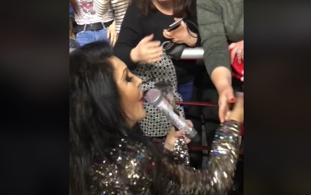 TESLIĆANI ODUŠEVILI PJEVAČICU Dragana Mirković otjerala obezbjeđenje da bi se družila sa fanovima (VIDEO)