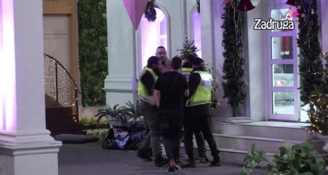 HITNA REAKCIJA! Veliki šef oštro kaznio Filipa Cara zbog nasrtaja na Ivana Marinkovića!