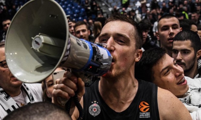 "NE POSTOJI NI OPRAVDANJE, NI OBJAŠNJENJE" Anđušić se izvinio Zvezdi zbog uvredljive pjesme