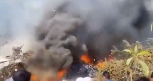 SNIMLJEN TRENUTAK PADA NEPALSKOG AVIONA Poginuli svi putnici i članovi posade (VIDEO)