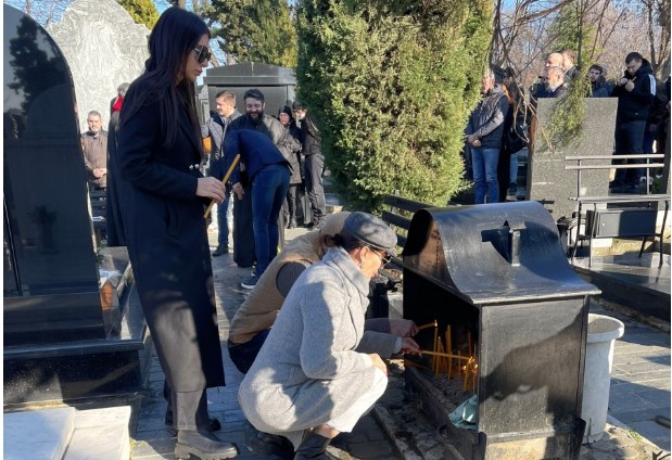 GODIŠNJICA SMRTI ŽELJKA RAŽNATOVIĆA ARKANA Ceca sa porodicom stigla na groblje, jednim potezom pokazala koliki je čovjek