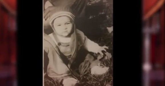 OD DJEVOJČICE KOJOJ SU SE SMIJALI ZBOG PREZIMENA DO SEKSI BAKE Znate li ko je pjevačica sa fotke?