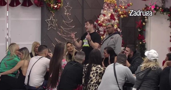 "IZGLEDALA JE KAO RAZUZDANA KLINKA!" Ivan ne prestaje da udara na Mariju Kulić, pokušao da je ponizi pred svima i njeno ponašanje na dočeku predstavi degutantnim! (VIDEO)