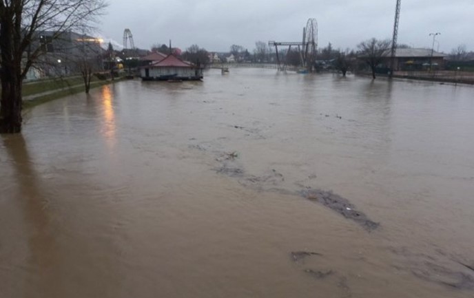I KRAJIŠNICI GLEDAJU U NEBO Vodostaji Une i Sane u porastu