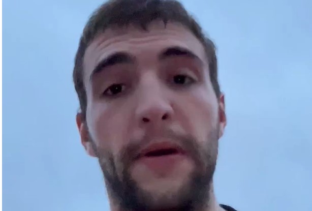 "BOG SE JAVI" Veljko Ražnatović ispoštovao tradiciju u ranu zoru, pa pokazao tri prsta (VIDEO)