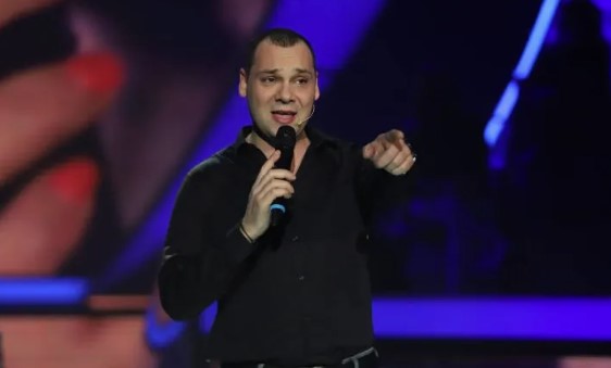 NIJE ZA ONE SA SLABIM ŽELUCEM Pjevač pojeo škorpiju, a od jezivog prizora mnogima muka: "Dušu da ispovraćaš" (VIDEO)