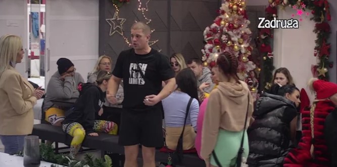 JOŠ JEDAN RASKID! Petrućiju preko glave Palčice, poručio joj da je zlo kao Sanja Grujić! (VIDEO)