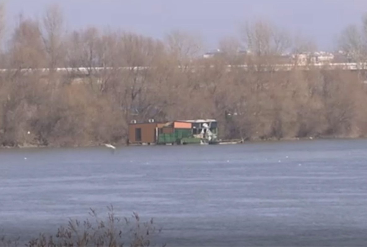 PONOVO DRAMA NA SAVI! EVO ŠTA UČINI PANIKA! Nakon Fristajlera, otkačio se još jedan poznati splav u Beogradu (FOTO)