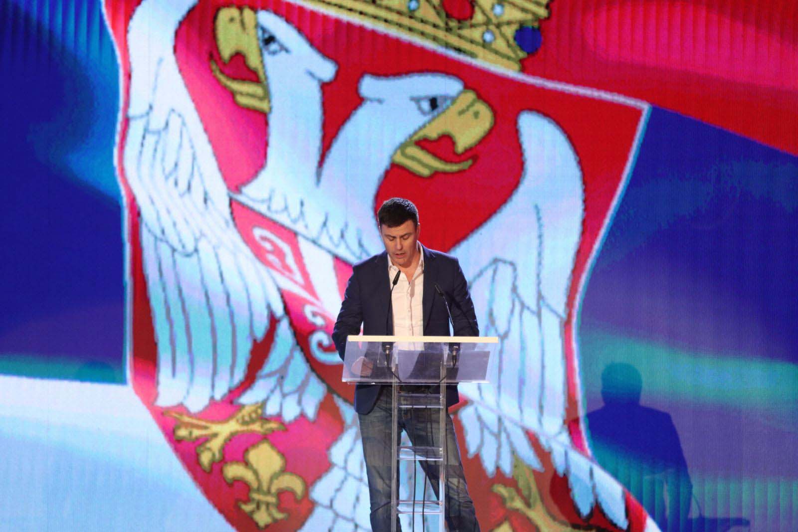 "ČUVAJUĆI SRPSKU I KOSOVO PODIŽEMO ŠTIT PRED SVOJU DUŠU" Vuk Kostić na svečanoj akademiji povodom Dana Republike poslao jaku poruku
