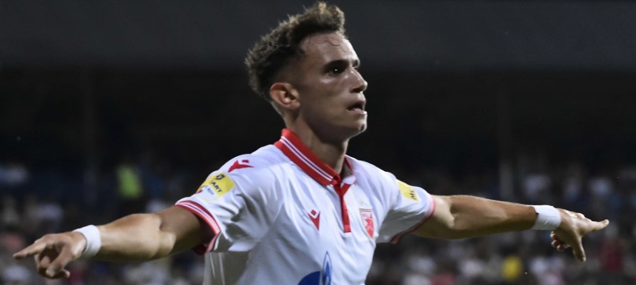 PRIZNANJE ZA STEFANA MITROVIĆA Zvezdin biser među 10 najboljih mladih krila svijeta!