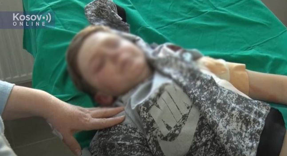 DJEČAK RANJEN NA BADNJI DAN PUŠTEN NA KUĆNO LIJEČENJE Mali junak napokon ide svom domu, porodica srećna zbog povratka