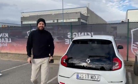 NAKON CASIA, PROMOVIŠE I RENO TVINGO Pike provozao automobil sa kojim je Šakira uporedila njegovu novu djevojku! (VIDEO)