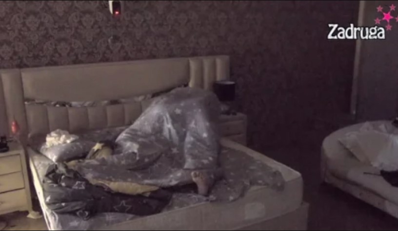 ANĐELA PRED KAMERAMA ORA*NO ZADOVOLJILA ZVEZDANA Juče je ponizio i udario, a sada mu pružila nezaboravan užitak (VIDEO)