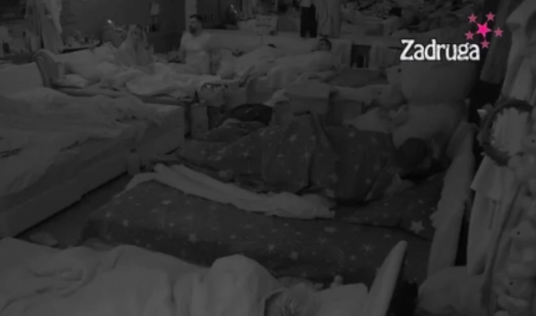 PRVA VRELA AKCIJA Ljubavnica konačno pružila užitak 22 godine starijem dečku, isplivao i snimak! (VIDEO)