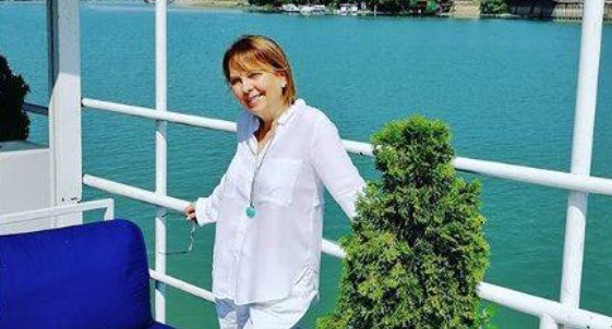 RADOST U DOMU BILJE KRSTIĆ Pjevačica se odmah oglasila i pokazala mlađu ćerku (FOTO)