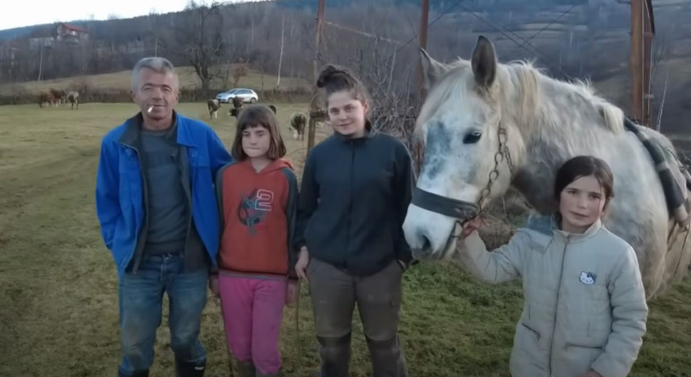 POTRESNA PRIČA IZ TRAVNIKA Majka ih ostavila zbog Fejsbuka (VIDEO)