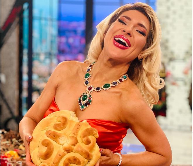KAO PRAVA DOMAĆICA Jovana Jeremić gledaocima napravila česnicu (FOTO)