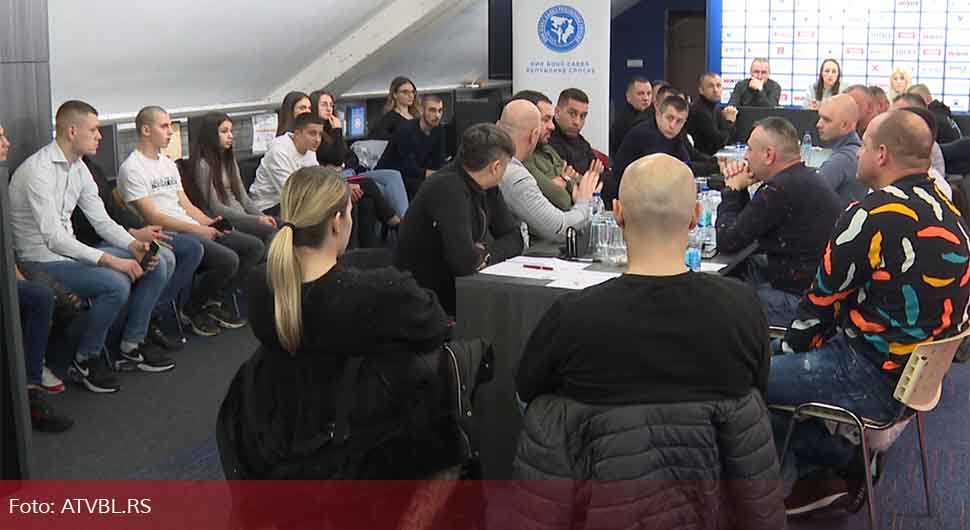 PLAKETE I PRIZNANJA ZA SPORTISTE Kik-boks savez Republike Srpske nagradio najbolje u prošloj godini