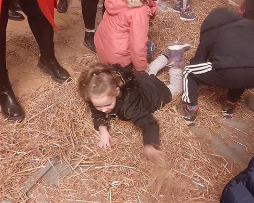 U SUSRET NAJRADOSNIJEM PRAZNIKU Radost dječijeg pijukanja u Foči (FOTO)