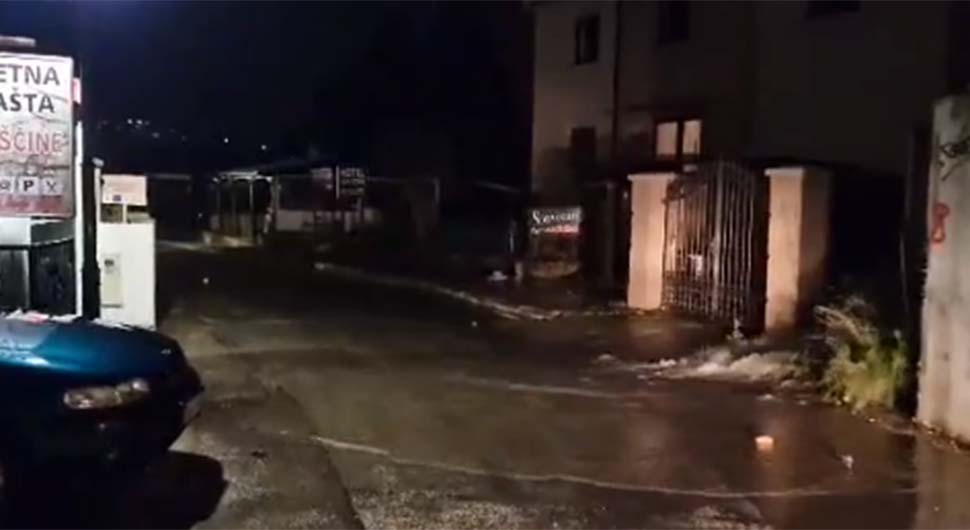 Izlila se rijeka nadomak mostarskog Starog grada (VIDEO)