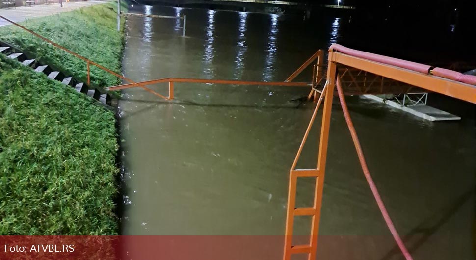 NADLEŽNE SLUŽBE NA TERENU Raste vodostaj Une u Kozarskoj Dubici