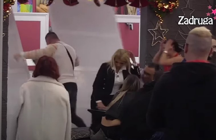HAOS U ZADRUZI Marko razvalio vrata usred programa uživo, bijesan kao ris urlao po kući
