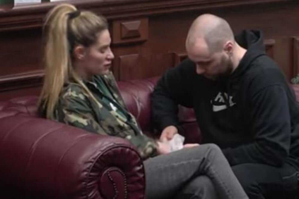 ANA I ZVEZDAN PREKRŠILI GLAVNO PRAVILO ZADRUGE On ga pozvala, pa prekrila bubice, evo o čemu se radi