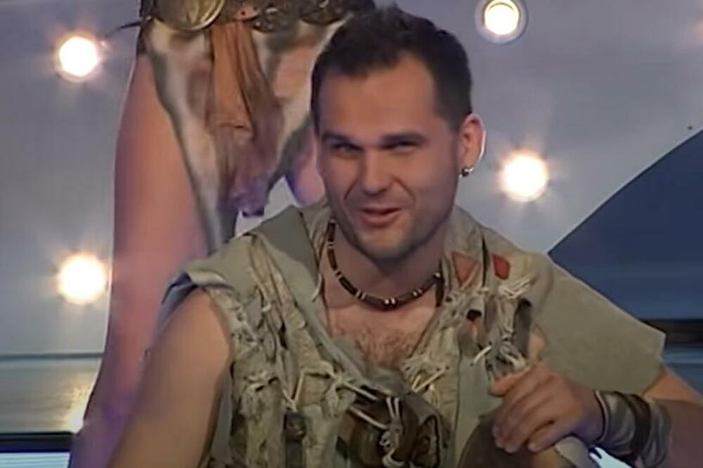 DOBOJLIJA KOJI JE BIO VELIKI ZAVODNIK NA MUZIČKOJ SCENI, A ONDA SE POVUKAO Ovako danas izgleda pjevač kojeg su žene obožavale (FOTO)