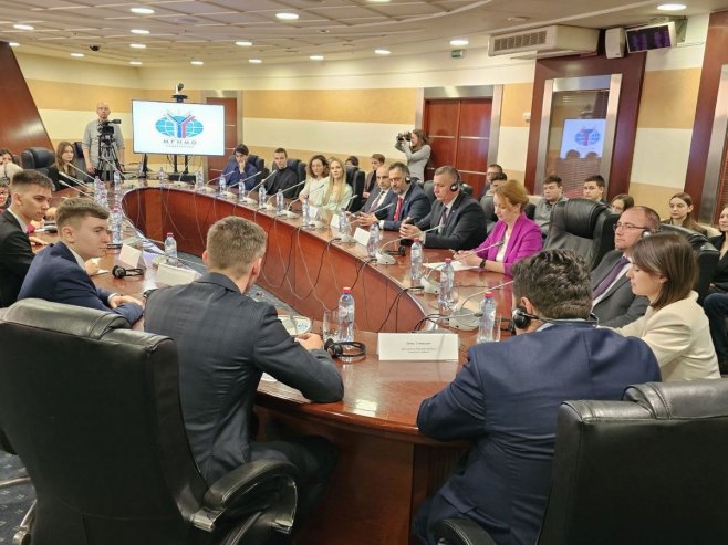 STEVANDIĆ ODRŽAO PREDAVANJE Delegacija NSRS u Državnom institutu za međunarodne odnose (FOTO)