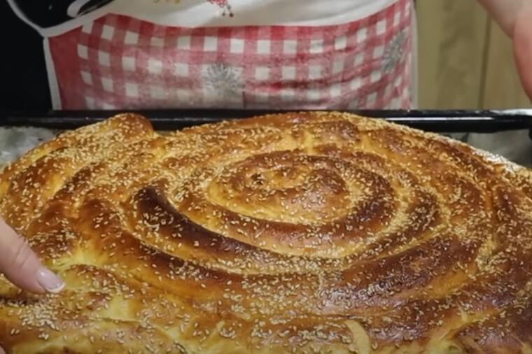 TRIK POMOĆU KOJEG SVAKA PITA BUDE MEKŠA OD PUTER KIFLE Dvije kašike ove tečnosti pecivo čine mekanim i izdašnim